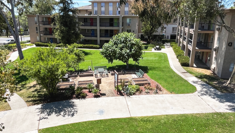 Davis and Harris apartments exterior.